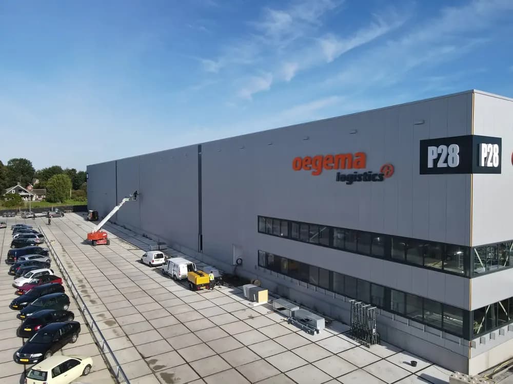 Bedrijfspand Oegema