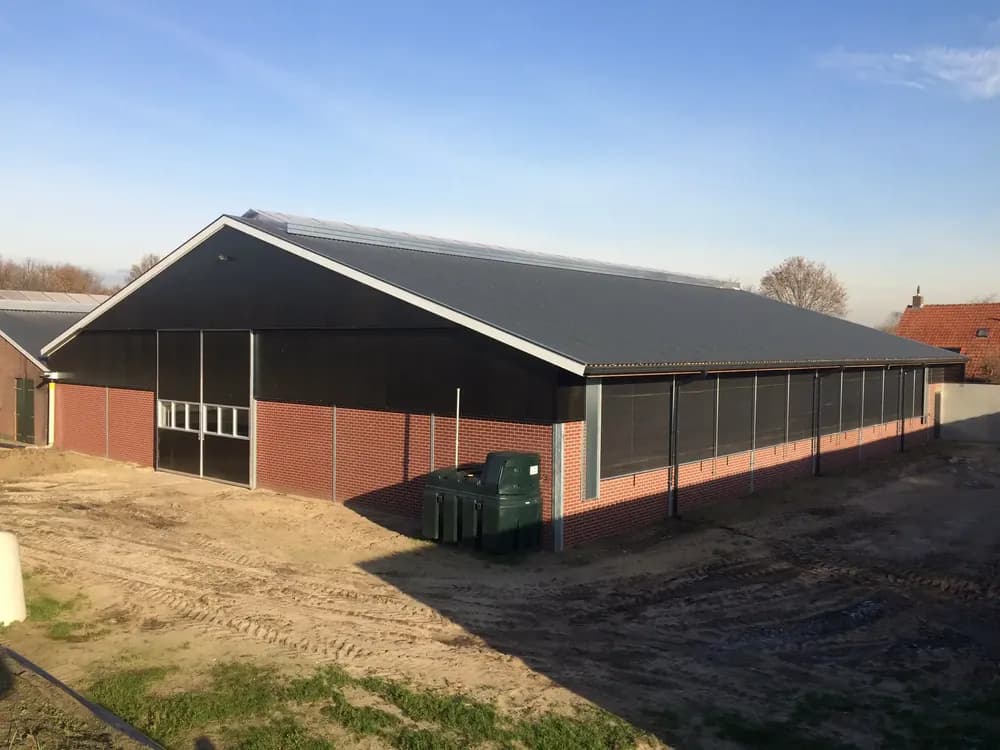 Voorkant van een stal