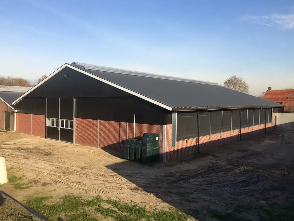 Voorkant van een stal